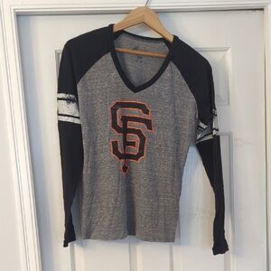San Francisco Giants Raglan V-Neck Tee - Gray & Black with Orange Logo Size S
